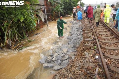 Áp thấp ngay trên bờ biển tỉnh Khánh Hòa, miền Trung và Tây Nguyên mưa to