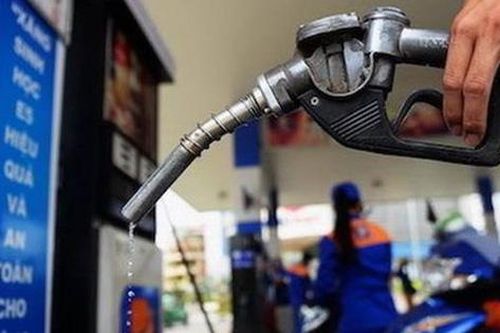 Giá xăng dầu tăng 'phi mã', ĐBQH hiến kế kìm hãm