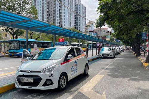 Giá xăng dầu tăng chóng mặt, doanh nghiệp vận tải càng thoi thóp