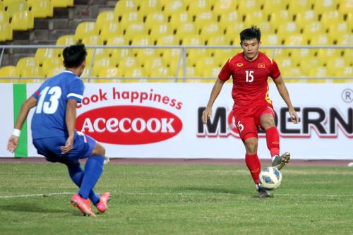 Lê Văn Xuân, 'cơn lốc đường biên' của U23 Việt Nam là ai?