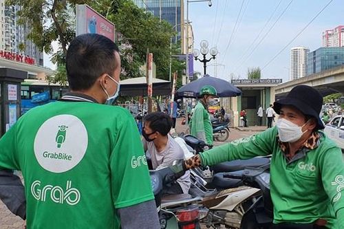 'Câu cơm' mùa xăng tăng giá