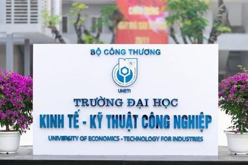 Tạm đình chỉ giảng viên bị tố gạ nữ sinh năm cuối vào khách sạn