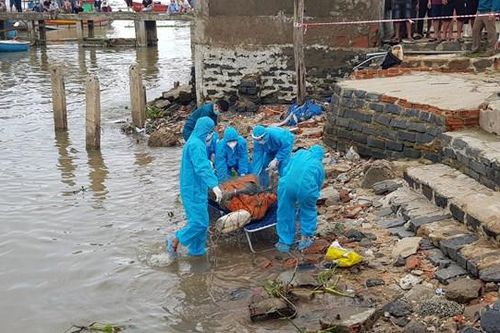 Quảng Ngãi: Tìm thân nhân thi thể ngư dân trôi trên biển