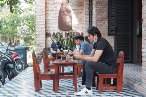Người TP.HCM trải lòng sau khi quán ăn được mở trở lại
