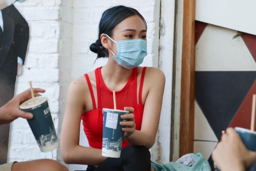 Quán cà phê ở TP.HCM giới hạn khách ngồi tại chỗ chỉ 20 phút