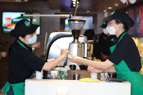 The Coffee House, Starbucks, Kichi-Kichi dè dặt mở bán tại chỗ