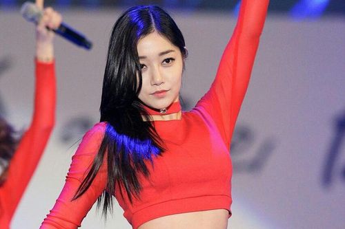 Nữ thần tượng Hàn: 'Phải mặc những trang phục ngắn khiến tôi khổ sở'