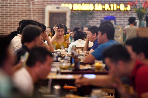 Vì sao TP.HCM chỉ thí điểm bán đồ uống có cồn ở 2 địa bàn?
