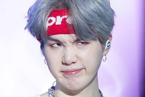 Tỉnh ngủ với loạt meme mèo đáng yêu nhất của Suga BTS