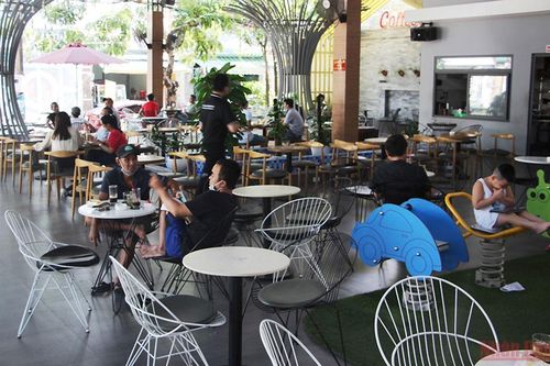 Hàng quán tại TP Hồ Chí Minh phục vụ tại chỗ sau nhiều ngày giãn cách xã hội