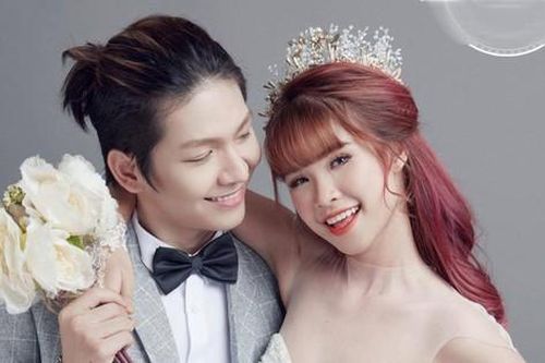 Khán giả bàng hoàng khi thấy một ca sĩ công khai bức ảnh chụp chồng trong hoàn cảnh tế nhị