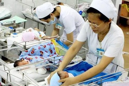 Người dân TPHCM và các tỉnh mức sinh thấp có thể được thưởng tiền nếu sinh đủ 2 con