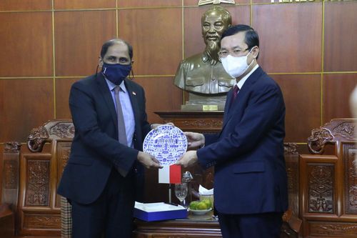 Mong muốn thêm nhiều sinh viên tham gia trao đổi học tập giữa Việt Nam và Singapore