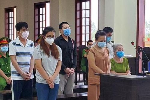 Buôn 'chất cấm', người vợ kéo cả gia đình vào vòng lao lý