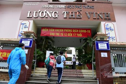 167 trẻ hoãn tiêm vắc xin Covid-19 tại TP.HCM trong ngày đầu