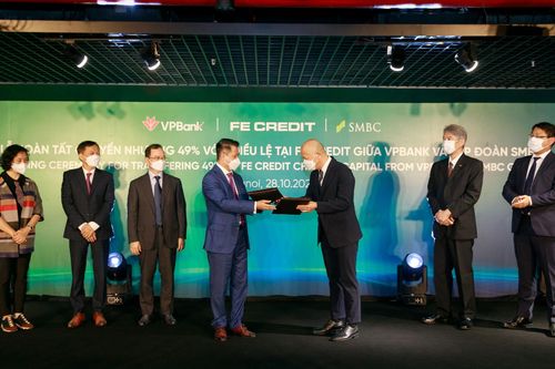 VPBank hoàn tất bán 49% vốn điều lệ tại FE Credit cho SMBC Group