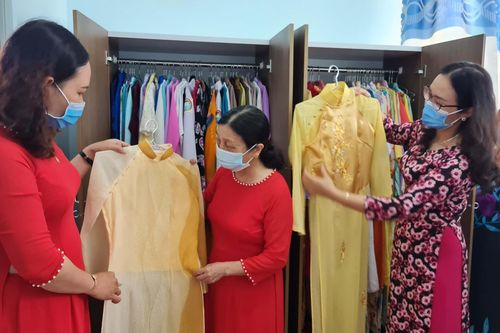 'Tủ áo dài xưa và nay' nhân lên lối sống đẹp
