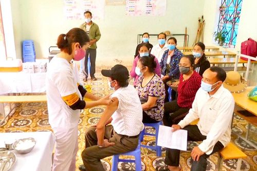 Hơn 90% người dân từ 18 tuổi trở lên của Cẩm Khê đã được tiêm vắc xin phòng COVID-19