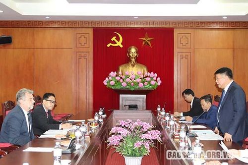 Đồng chí Phó Bí thư Thường trực Tỉnh ủy làm việc với Công ty cổ phần Tập đoàn Mavin