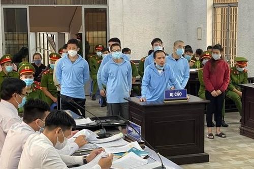 Cán bộ tư pháp xã thông đồng trộm tiền