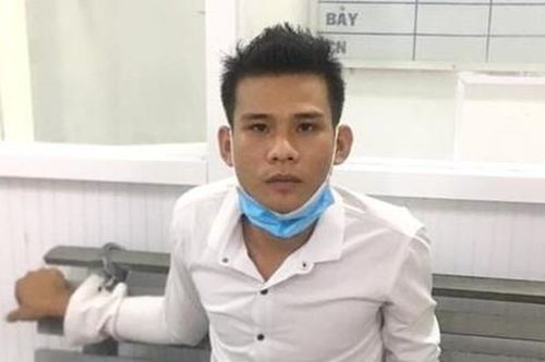 Sa lưới sau 1 năm dùng mã tấu chém 2 người bị thương rồi bỏ trốn