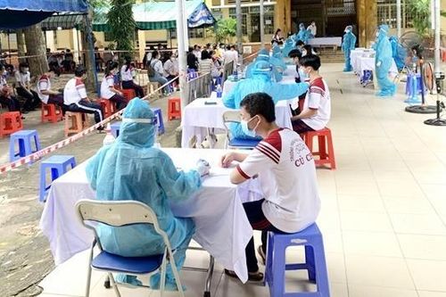 Quy trình tiêm vaccine COVID-19 cho trẻ có khác người lớn?