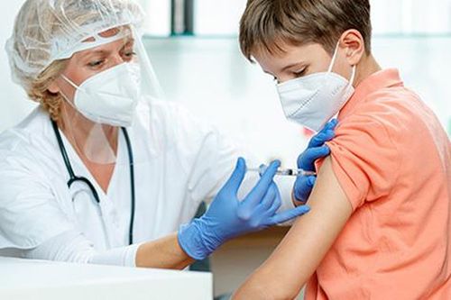 Những phản ứng có thể gặp sau tiêm vaccine COVID-19 ở trẻ cần lưu ý