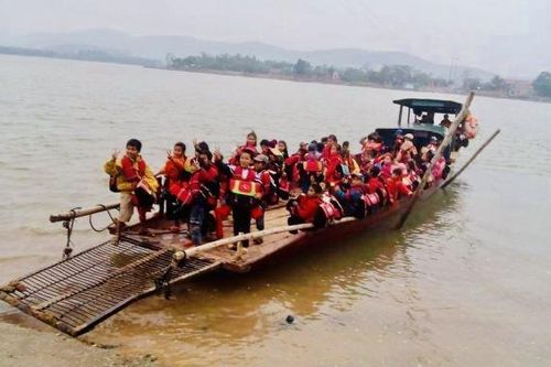 Đứng lại, chờ lũ...