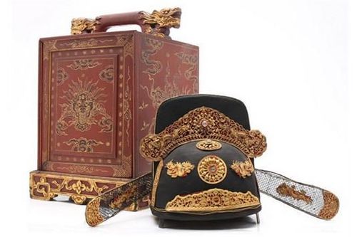 Mũ quan triều Nguyễn đội giá gấp 1.200 lần, được mua với gần 16 tỷ đồng