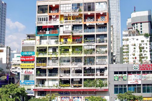 Chung cư 42 Nguyễn Huệ đợi khách đến quán cà phê