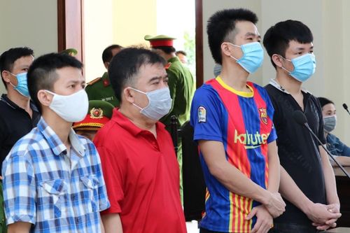 21 bị cáo trong vụ chém người, nổ súng ở Cần Thơ cùng hầu tòa