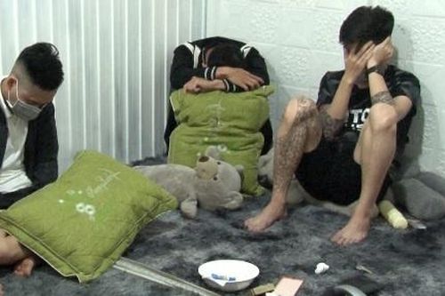 22 người phê ma túy trong quán ăn