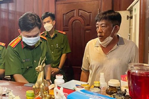 Cựu cán bộ công an bị bắt về tội rửa tiền