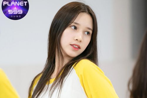 Nữ ca sĩ 17 tuổi bị tẩy chay vì có anh trai nổi tiếng
