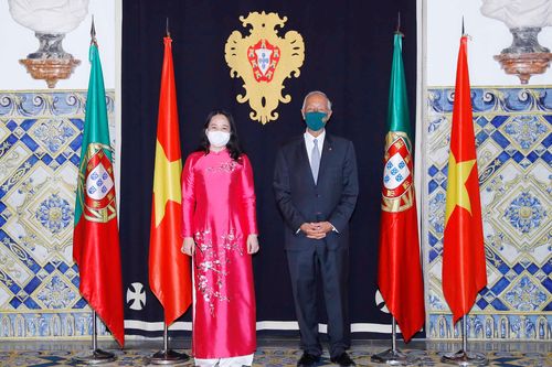Phó Chủ tịch nước hội kiến Tổng thống Bồ Đào Nha