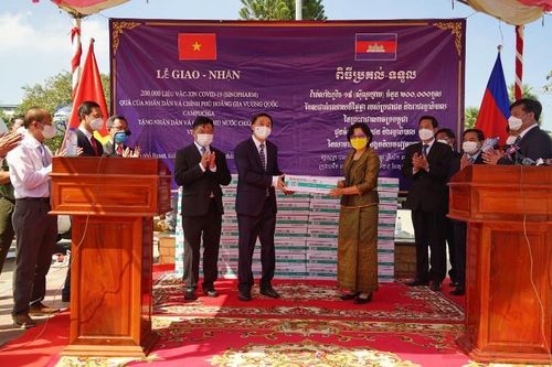 Campuchia tặng Việt Nam 200 nghìn liều vaccine ngừa Covid-19