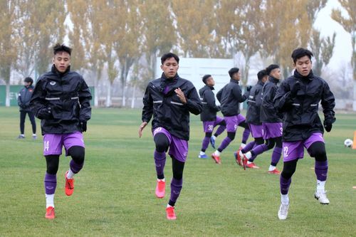U23 Việt Nam tập luyện dưới trời lạnh, tập trung cao độ cho trận gặp Myanmar