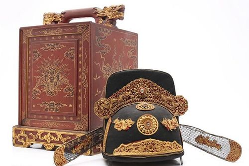Mũ quan triều Nguyễn lập kỷ lục bán với giá gần 16 tỷ đồng