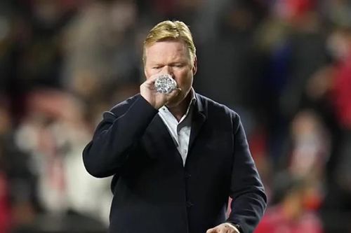 Những lý do nào khiến Koeman 'bay chức' tại Barca?