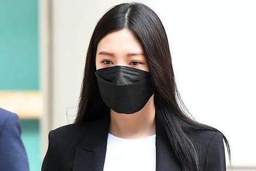 Ca sĩ Lizzy bị phạt 15 triệu won vì lái xe gây tai nạn giao thông