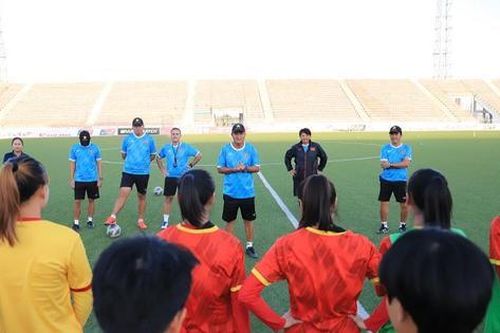 HLV Mai Đức Chung nói gì khi rơi vào bảng 'tử thần'?