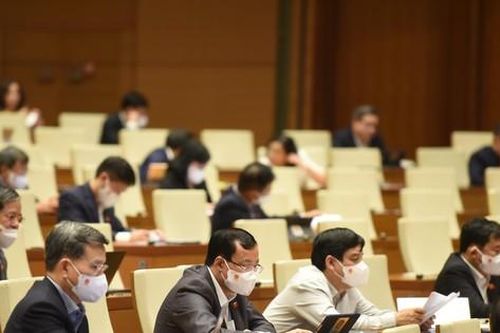 Quốc hội thảo luận Luật thi đua khen thưởng: Cần phòng vệ trước sự 'háo danh'
