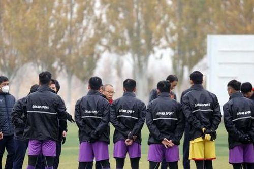 Quyết đấu Myanmar, U23 Việt Nam miệt mài tập luyện trong giá rét ở Kyrgyzstan