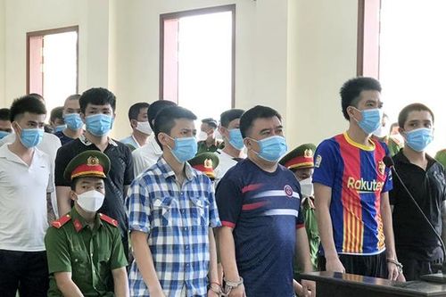 21 bị cáo vụ nổ súng giữa trung tâm TP Cần Thơ lĩnh án