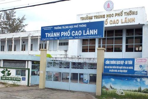 Thầy giáo tiếng Anh lộ đoạn chat chứa clip nhạy cảm khi dạy trực tuyến