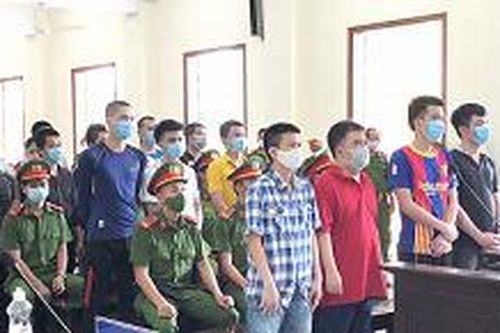 21 bị cáo liên quan vụ dùng súng giải quyết mâu thuẫn tại Cần Thơ lĩnh án tù