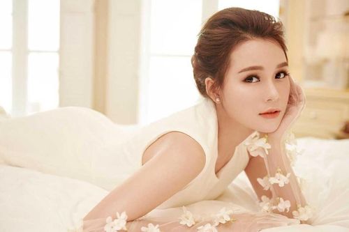 Không chỉ kiếm tiền giỏi, Sam còn khiến netizen 'ngất lịm' trước loạt ảnh quyến rũ