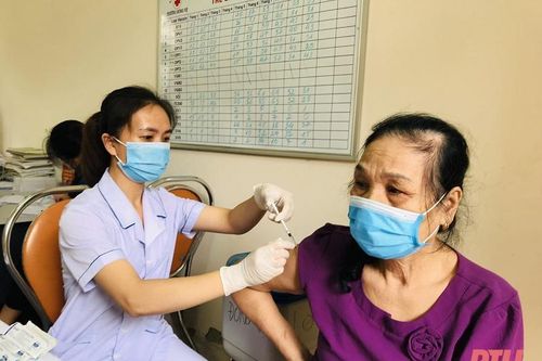 Triển khai tiêm chủng vắc xin phòng COVID-19 theo Công điện số 1675/CĐBYT của Bộ Y tế