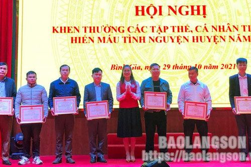 Bình Gia tôn vinh 52 tập thể, cá nhân tiêu biểu trong phong trào hiến máu tình nguyện năm 2020Tin khácXét tặng danh hiệu 'Công dân Lạng Sơn ưu tú': Tôn vinh những tấm gương điển hìnhNỗ lực thực hiện Nghị quyết số 116