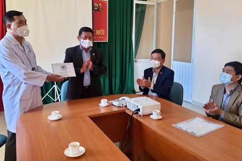 Ban Tuyên giáo Tỉnh ủy thăm, tặng quà Khu điều trị bệnh nhân Covid-19 tại Bệnh viện Nhi Lâm Đồng